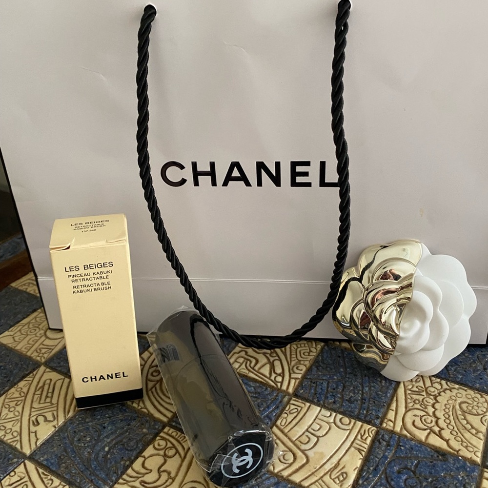 Chanel LES BEIGES Kabuki Retractable Brush